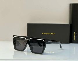 Picture of Balenciga Sunglasses _SKUfw53545471fw